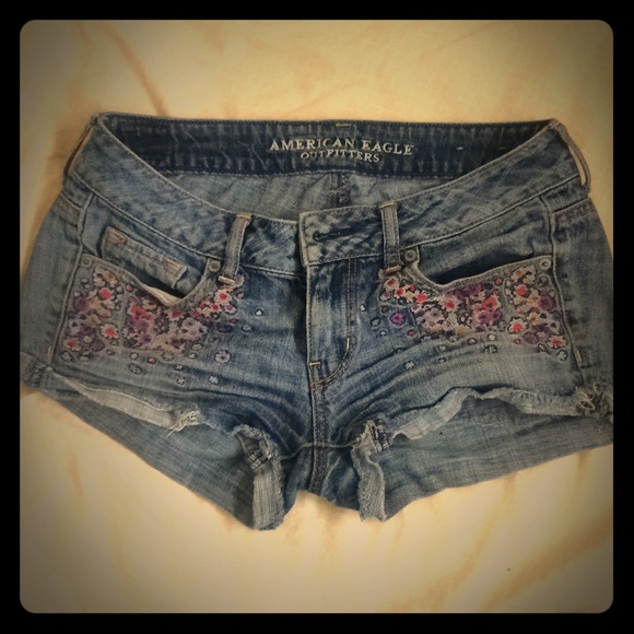 Embroidered American Eagle denim shorts - Picture 1 of 1